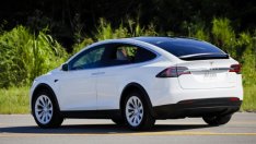 Tesla отлага по-широкия достъп до бета версията на своята автономна система