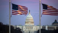 Американският Конгрес постигна споразумение за спасителния пакет