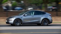 Мъск: Tesla напредва с роботакситата, но ѝ предстои още работа за премахване на шофьора