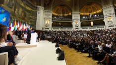 Макрон предлага европейски данък върху финансовите трансакции