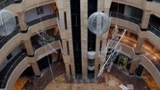 Най-големият мол в Москва отваря с по-малко от половината работещи магазини