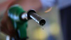 Отстъпката за горивата продължава със средствата от свръхпечалбите в енергетиката