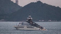 Защо яхтата на санкциониран руски милиардер отплава от Русия към Хонконг?