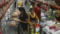 Печалбите на Wal-Mart надхвърлиха очакванията, но прогнозата остава песимистичн