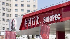 Печалбата на Sinopec се свива рязко през 2025 г. заради пренаситения пазар на химикали