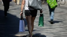 Инфлацията във Великобритания се забавя по-слабо от очакванията