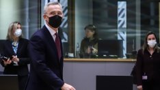 Столтенберг: Украйна има право на самозащита, а НАТО ще продължи да ѝ помага