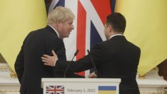 Джонсън между партитата и войната