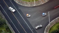 Защо EK изоставя най-успешния модел за зареждане на електромобили в Европа?