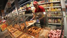 Могат ли политиците да принудят супермаркетите да продават хляб без печалба?