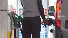 Цените на горивата поддържат „гореща“ инфлацията във Великобритания и през септември