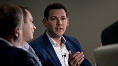 SpaceX иска да предлага интернет по време на самолетни полети