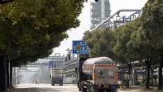 МАЕ: Производителите на петрол може да преосмислят добива заради ръста на търсенето от Китай