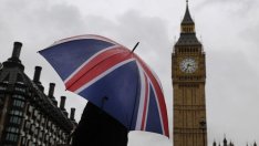 Ще продължи ли да поевтинява британската лира?