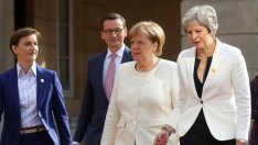 Меркел: Предложението на Мей за Brexit е стабилна стъпка напред