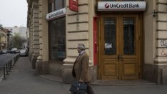 Unicredit напредва в преструктурирането си