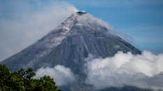 Угаснали вулкани могат да се окажат нов богат източник на редкоземни метали