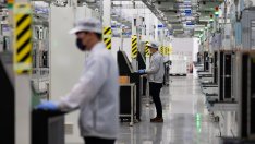 Южна Корея отчита най-дългата си серия на свиване на фабричното производство