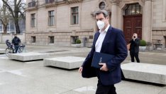 Консерваторите на Меркел трябва да вземат рисковано решение за нейния наследник