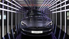 Растящите запаси могат да тласнат Tesla към още ценови понижения