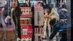 Потребителите спасяват икономиката на САЩ, но може и вече да са на предела