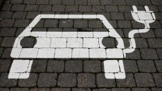 Натискът за електрификация на автомобилите се засилва, но остава въпросът с разходите