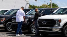 Ford сигнализира, че ще увеличи цените на колите, ако Тръмп не коригира митата