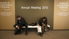 Кризата в Европа не е свършила, предупреждават банкери и политици