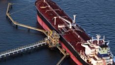 Washington Post: Ирански танкери предлагат петрол "от врата на врата"