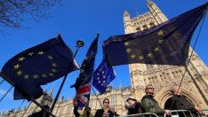 Абсурдният театър Brexit стана още по-абсурден 