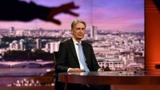 Хамънд: Великобритания няма да намалява данъците драстично