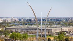 Заподозреният за изтеклите американски секретни документи се е изправил пред съда