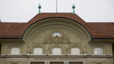 Швейцарската централна банка изненада с първо намаляване на лихвите