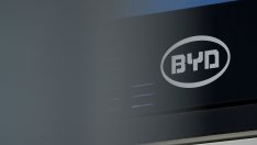 Уорън Бъфет отново намали дела си в BYD с продажба на над 3,2 млн. акции