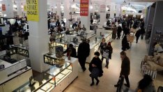 Продажбите на дребно в САЩ са нараснали леко през ноември