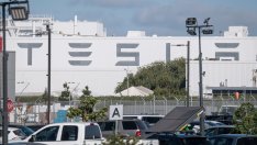 Инженери от завода в Шанхай ще помагат на Tesla да увеличи капацитета във Фримонт