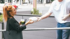 Германия ще въведе депозити и за поръчките на храна за дома