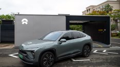 Китайската Nio представи смартфон, който работи с електромобилите ѝ
