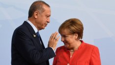 Ангела Меркел се впуска в битката за разрешаване на турската криза