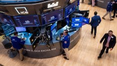 Доларът поевтиня, а доходността по облигациите спадна след решението на Байдън