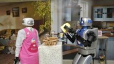 Робот имитира човешки действия в реално време