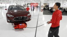 Tesla пуска безпилотна кола до три години