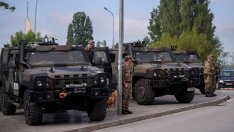 Войници на НАТО са били ранени при сблъсъците в Косово