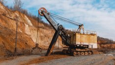 Автомобилните компании се надпреварват да си осигурят редкоземни метали 