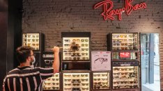 Продажбите на производителя на Ray-Ban растат с възстановяването на Азия