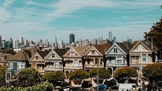 Наемите в САЩ продължават да растат и да подхранват инфлацията