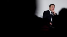 Tesla отново забавя представянето на електрическия си камион