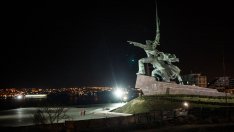 Части от защитата на Кримския мост се носят по течението край бреговете на Керч*