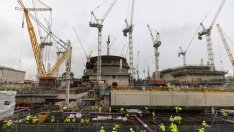 Защо Великобритания строи най-скъпата ядрена централа в света?