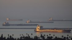 Армада от 28 саудитски танкера може да отключи нов колапс на петролните цени в САЩ